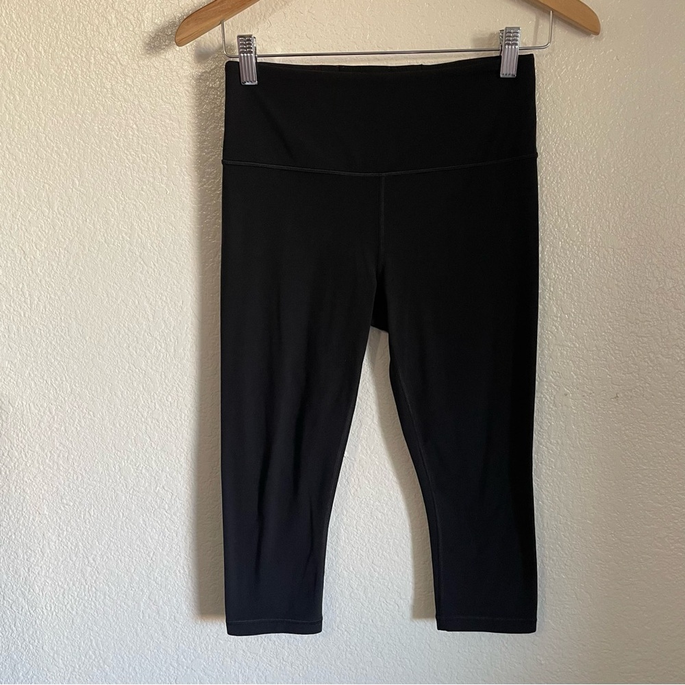 Athleta Black Elation Crop Leggings Mid Rise Capri Pants Size Small